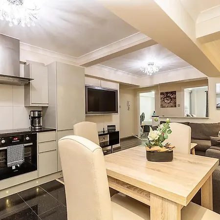 Book Now! Apt X4 A Few Steps From Valentino'S Park *