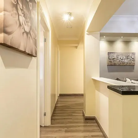 Book Now! Apt X4 A Few Steps From Valentino'S Park Apartment